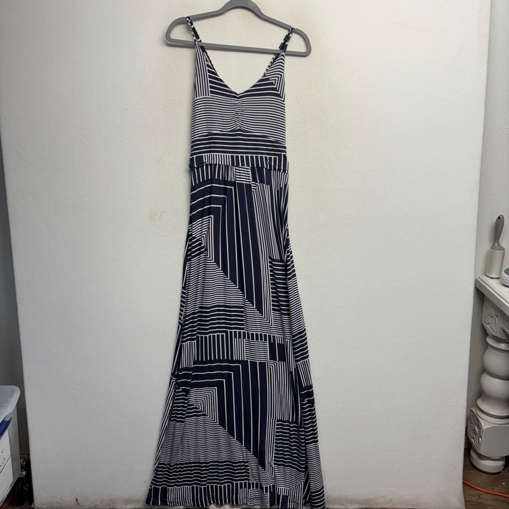 Banana Republic Jesey Maxi Tank Dress L‎ geometirc navy blue v neck modal